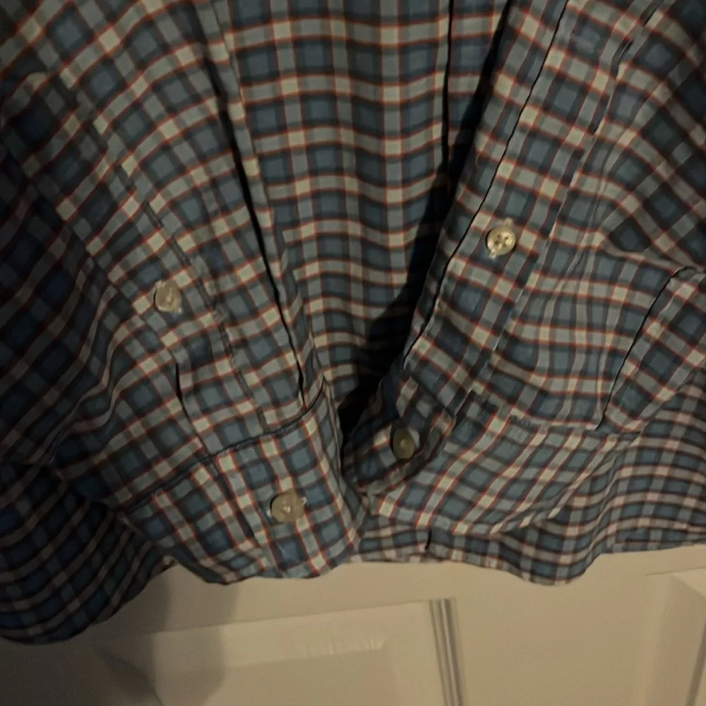 Vineyard Vines Performance medium button down shirt. - Picture 7 of 8